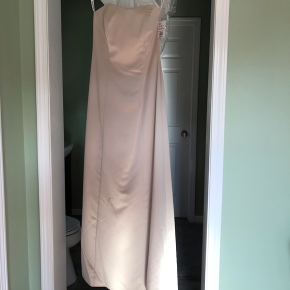 David’s Bridal Gown - Picture 2 of 6